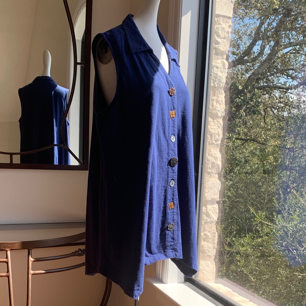 Soft Surroundings Dark Blue Sleeveless Fun-Button-Down Shirt